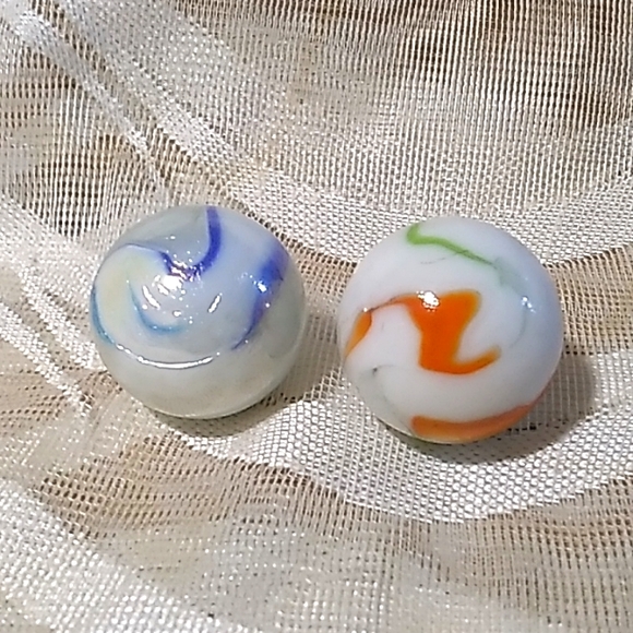 1 1/2 inch Collectible Marbles - Picture 1 of 2